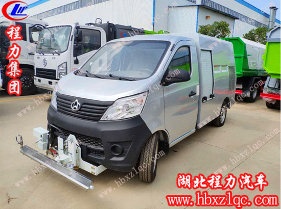 湖北程力專用汽車有限公司長(zhǎng)安路面養(yǎng)護(hù)車做城市環(huán)境好幫手！