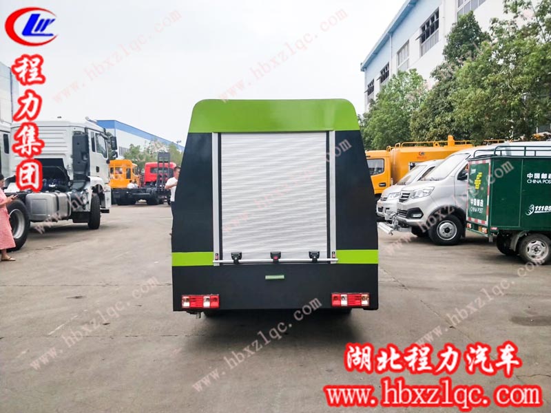 湖北程力集團(tuán)長安國六高壓路面清洗車閃亮登場(chǎng)