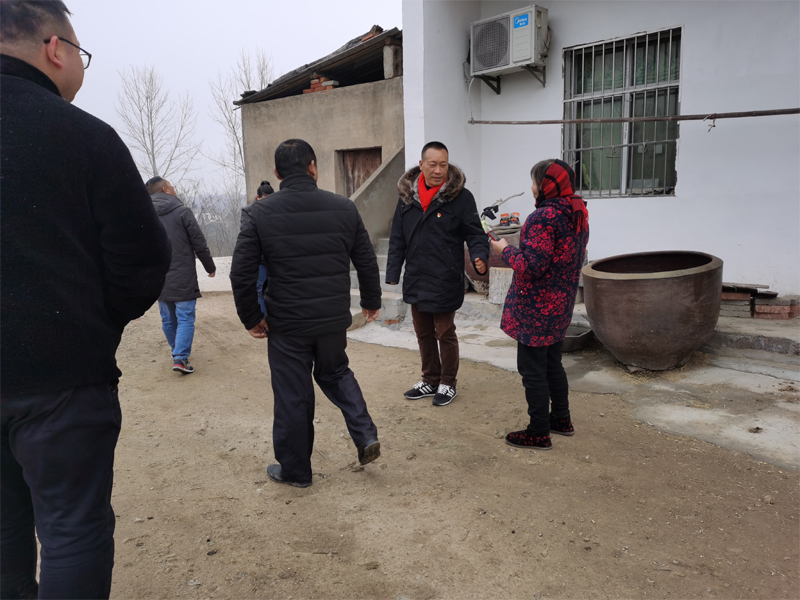 雪中送炭大愛無疆，多彩社會(huì)攜手程力集團(tuán)馬旭東主管一起下鄉(xiāng)扶貧送溫暖