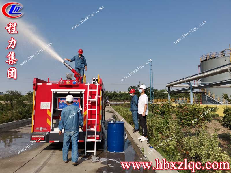 千里迢迢，程力集團(tuán)東風(fēng)多利卡泡沫消防車，成功交付于江蘇鹽城客戶手中