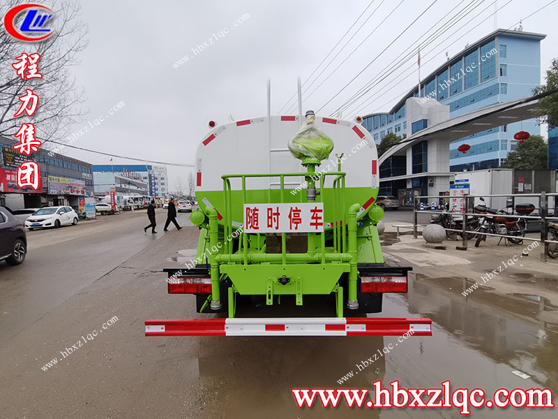 伴風(fēng)搭雨，程力集團(tuán)東風(fēng)福瑞卡灑水車發(fā)往甘肅嘉峪關(guān)