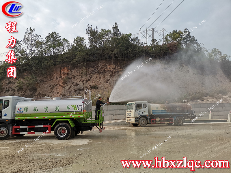 程力集團(tuán)廣東梅州灑水車(chē)客戶在自家石場(chǎng)試水效果杠杠滴